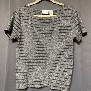 Liz Claiborne Pullover Short Sleeve Top